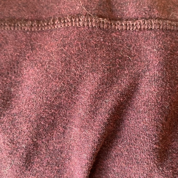 They’re a red and black mix, kind of! They make a burgundy colour. - Picture 3 of 3